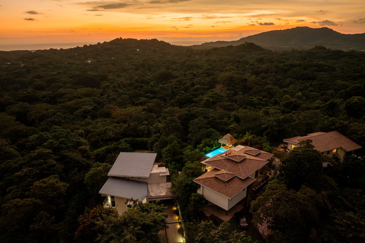 Casa Salinas – 3 beds ocean view home in playa grande