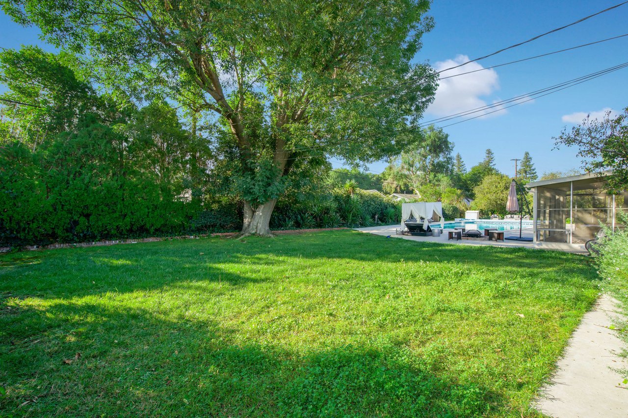 Melba Ave, 91367