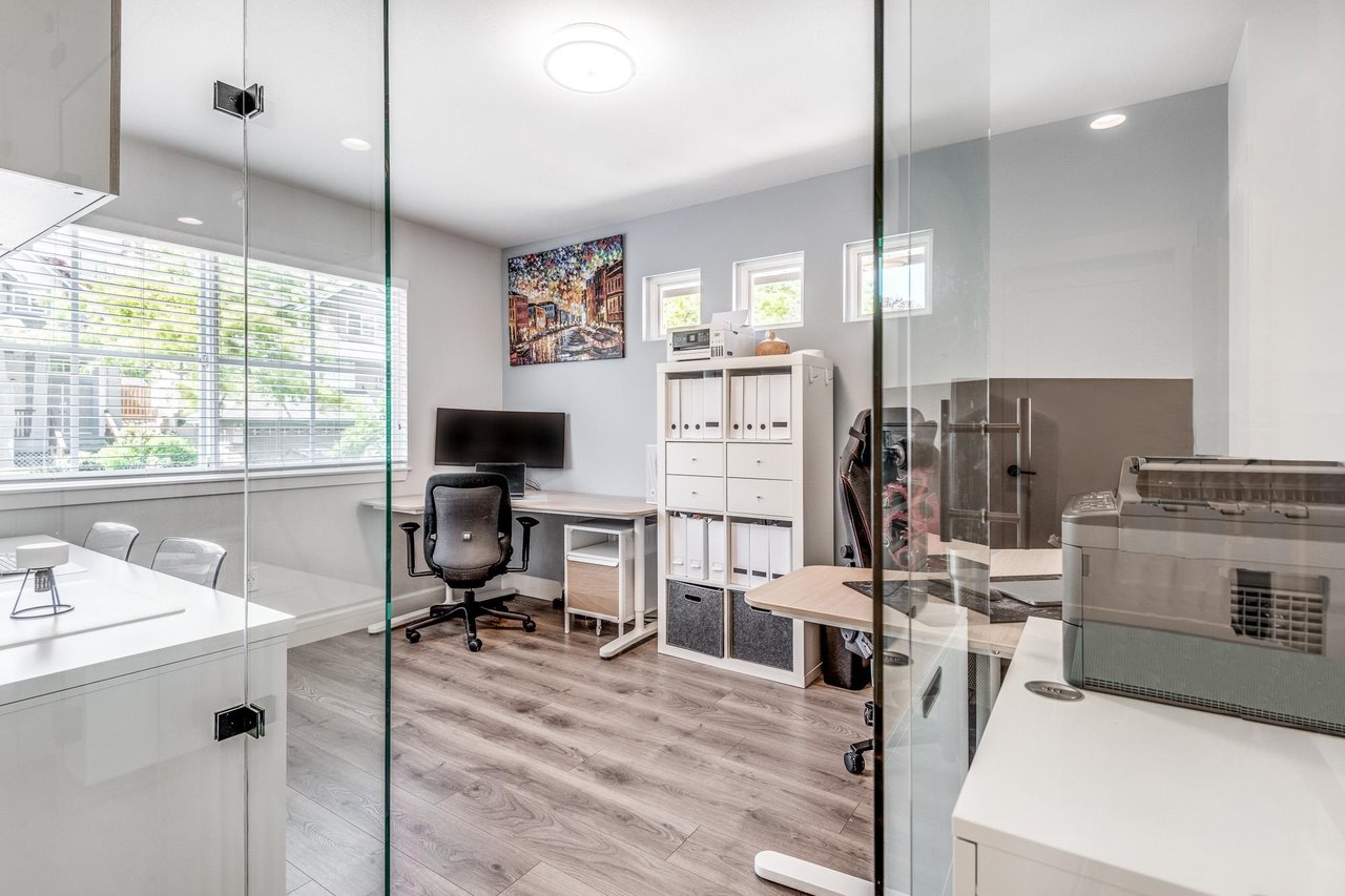12 Greenleaf Dr