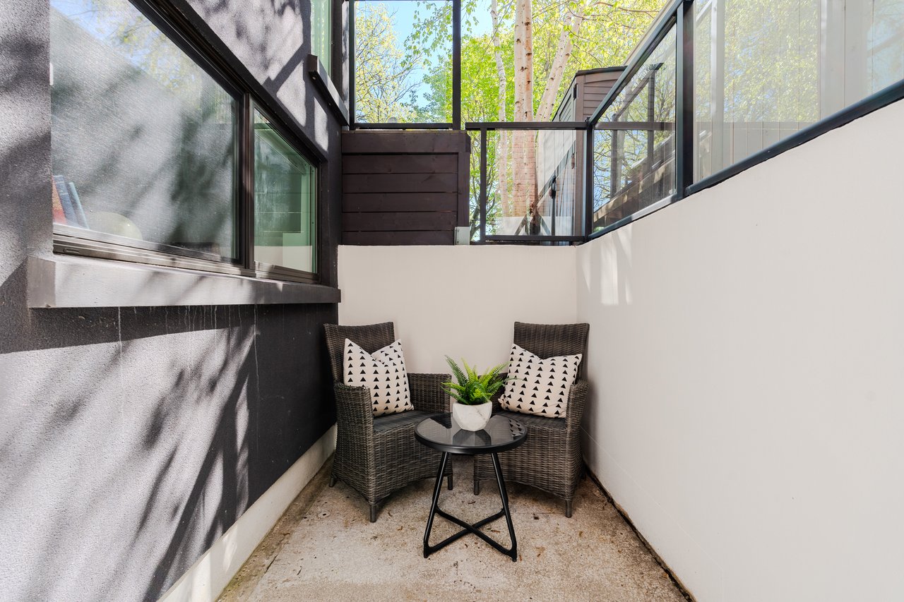 389 Woodbine Ave