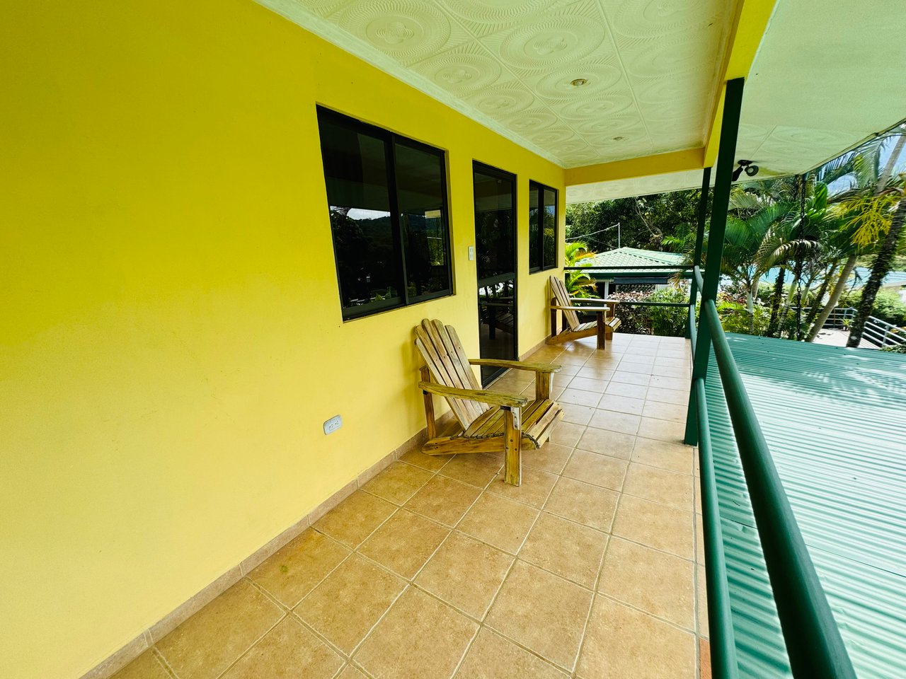 Downtown Uvita Commercial Room Rentals with Restaurant
