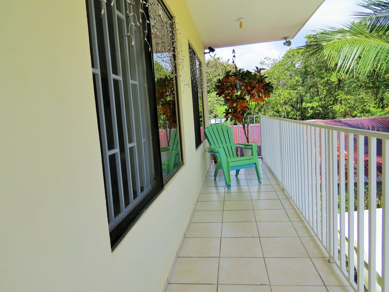 Fully equipped 4 Unit Apartment/Hotel complex 70 meters from the entrance to world-famous Marino Ballena National Park