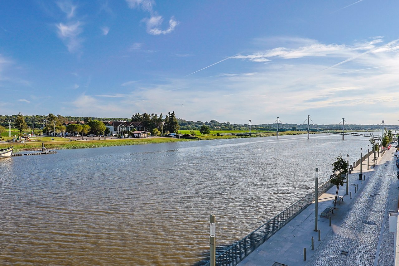 Elevated Riverside Living Minutes from Comporta