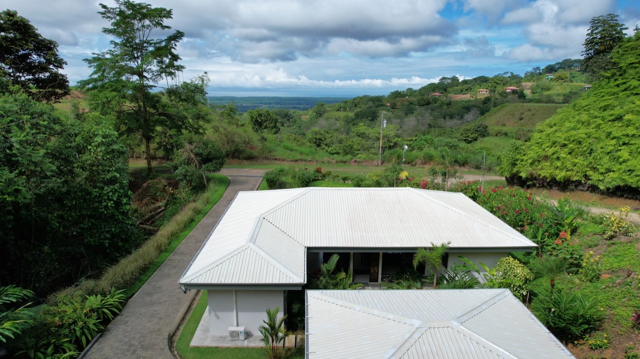 Tropical Turnkey Retreat in Gated Community