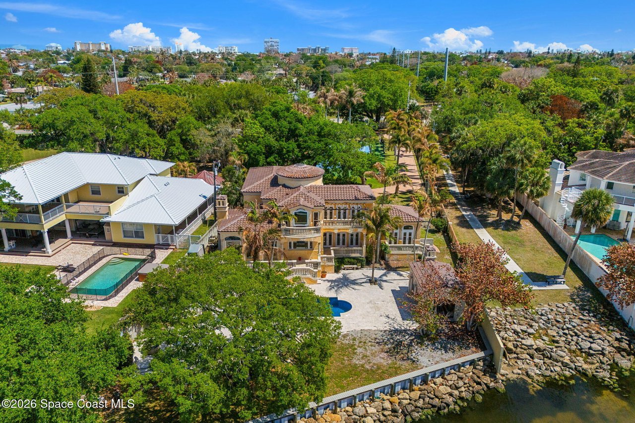 1000 N Riverside Dr