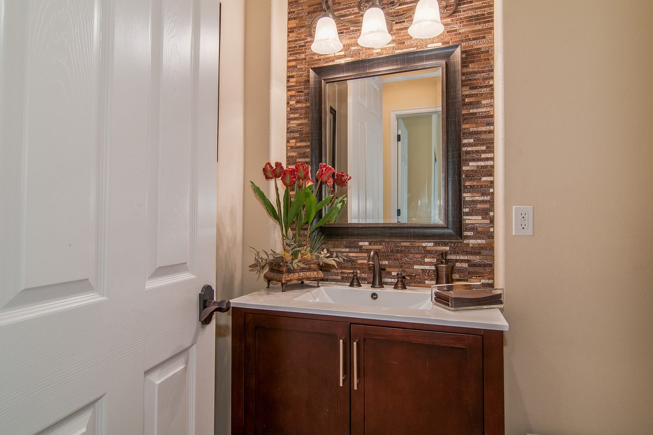 Mission Hills CC: Views + Lifestyle + Golf