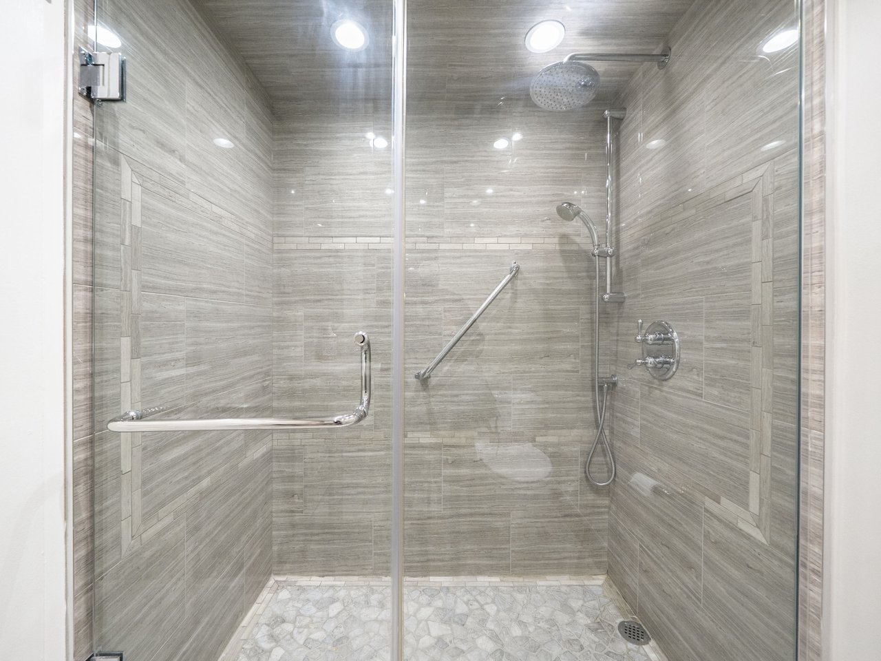 30 Harding Boulevard W, 404