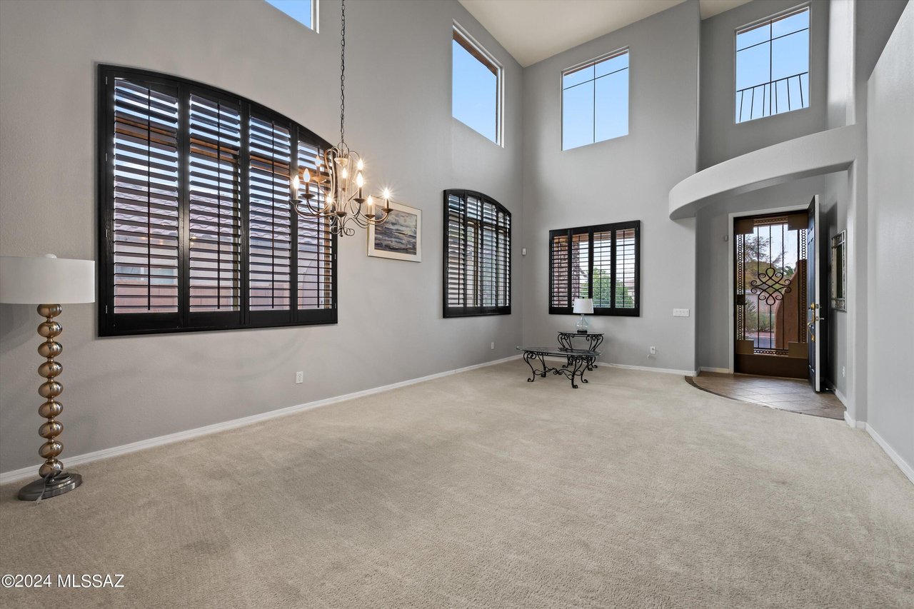 1009 W Leatherleaf Dr