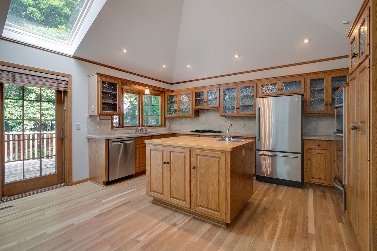 3390 Maplewood Rd | Deephaven