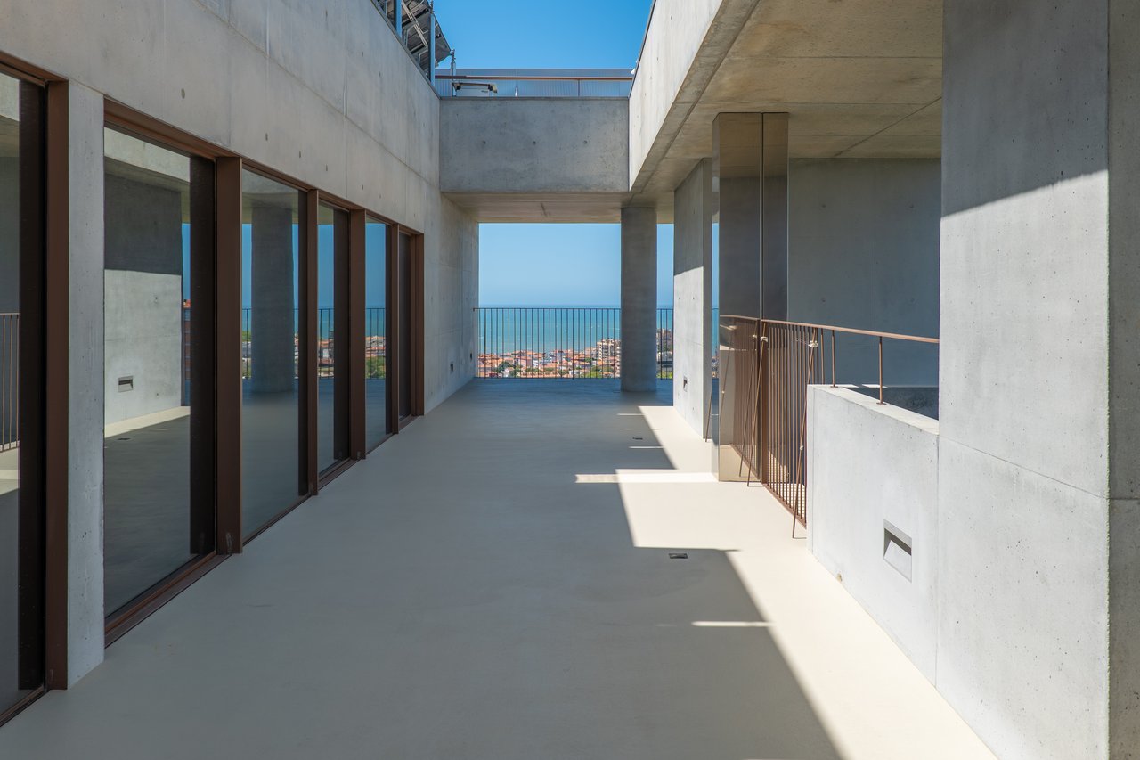 3-Bedroom Apartment with Panoramic Ocean & River Views in the iconic Foz do Douro's New Landmark - Miramar Tower 