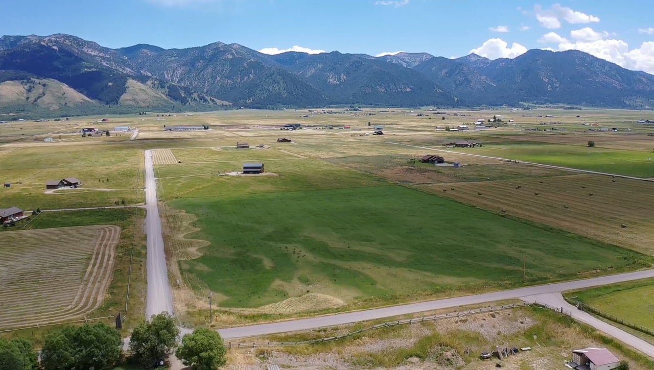 LOT 5 ROYAL Loop