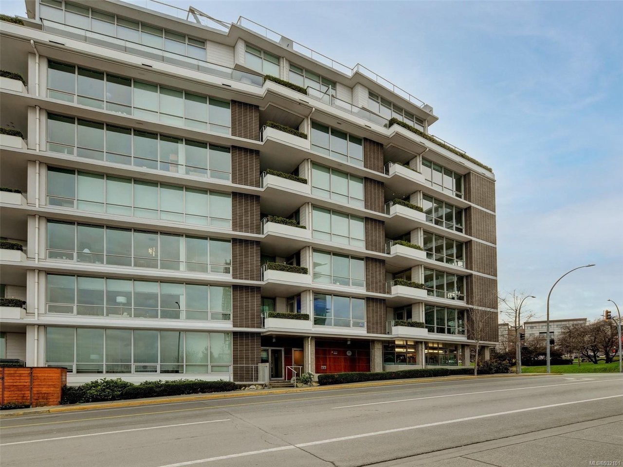 801-399 Tyee Rd