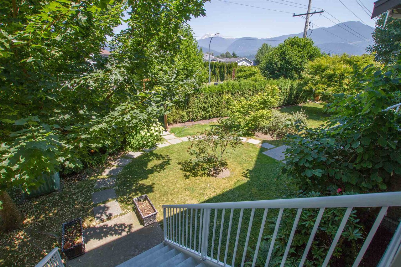 11-1800 Mamquam Rd