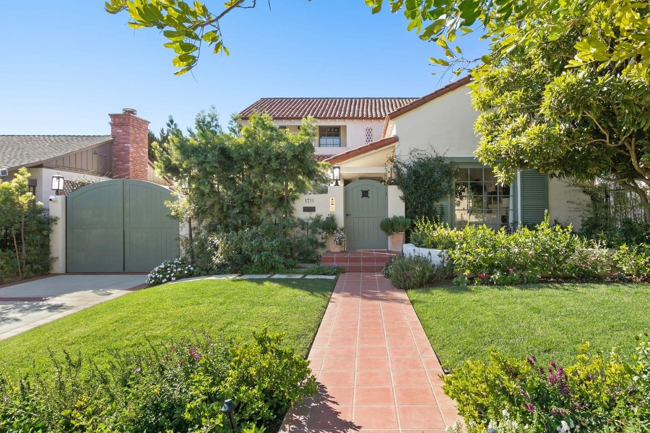 Emma Stone’s Charming L.A. Bungalow Sells in a Bidding War for $4.3 Million