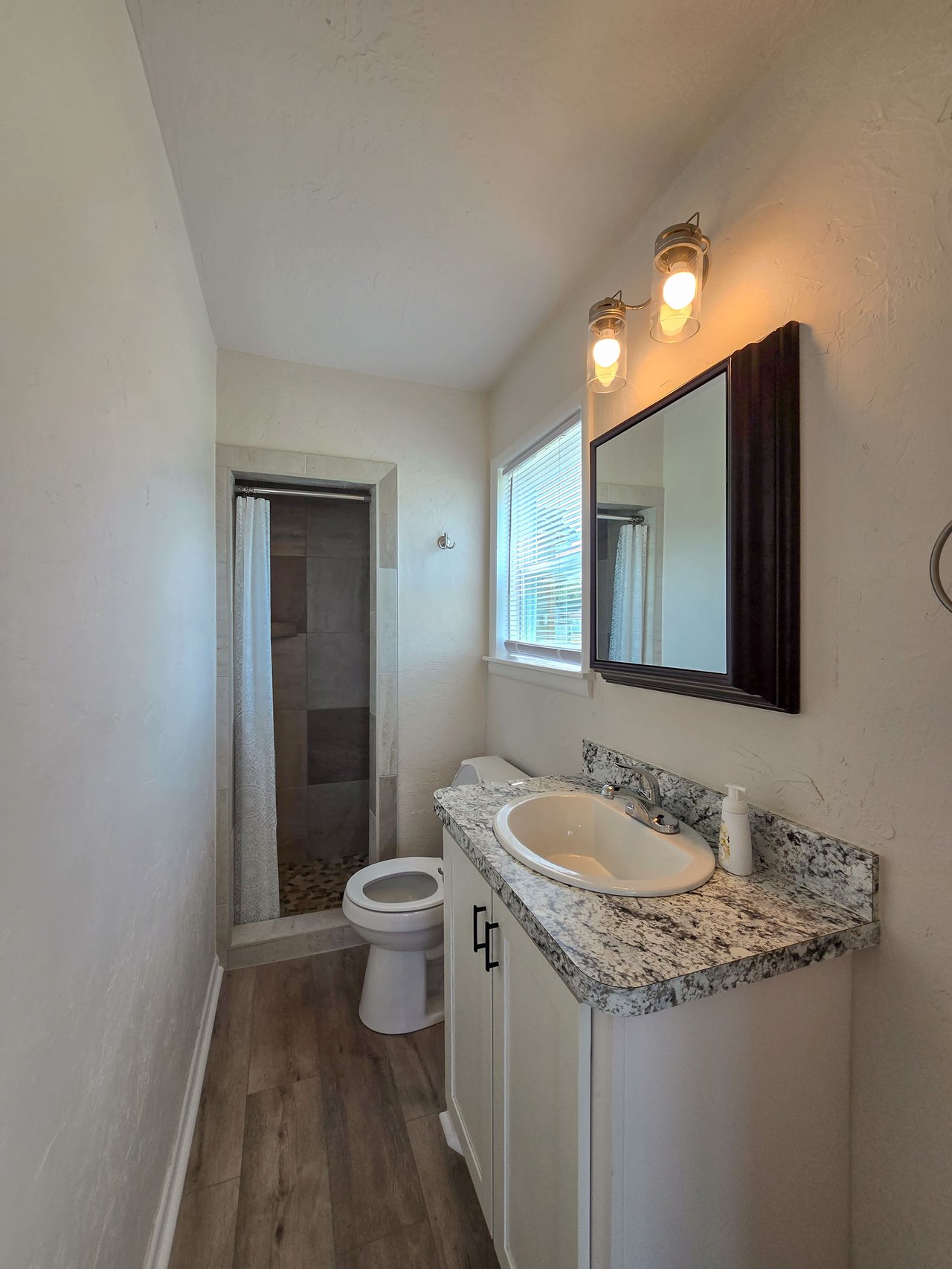1224 N Market Ave 1/2
