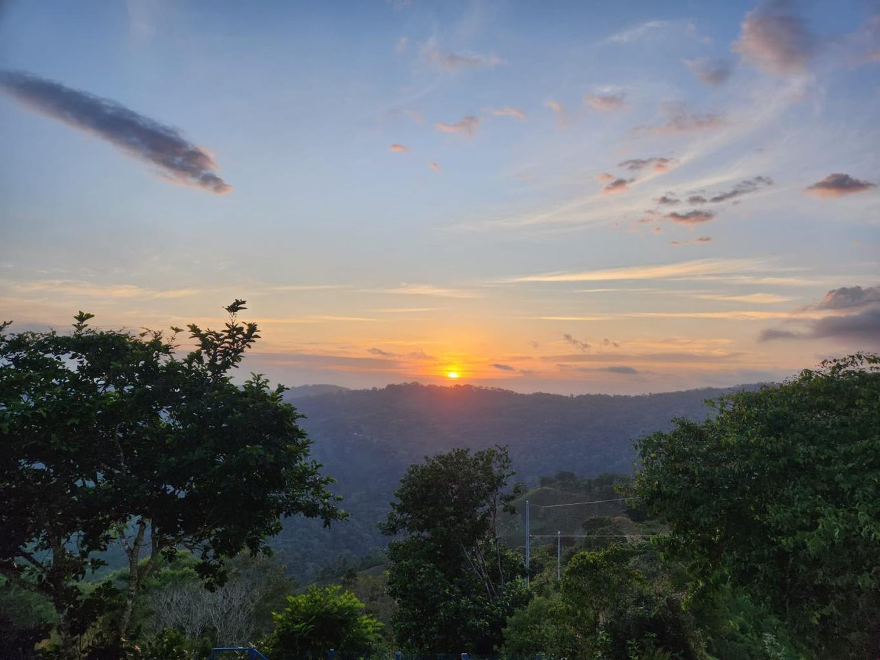 3 Bedroom Home With Pool, 360 Degree Mountain and Ocean View