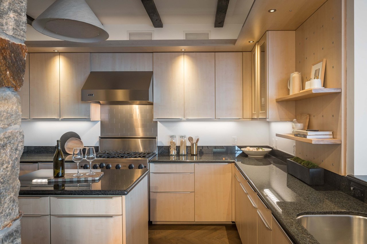 219 Brannan Street Unit: 18D