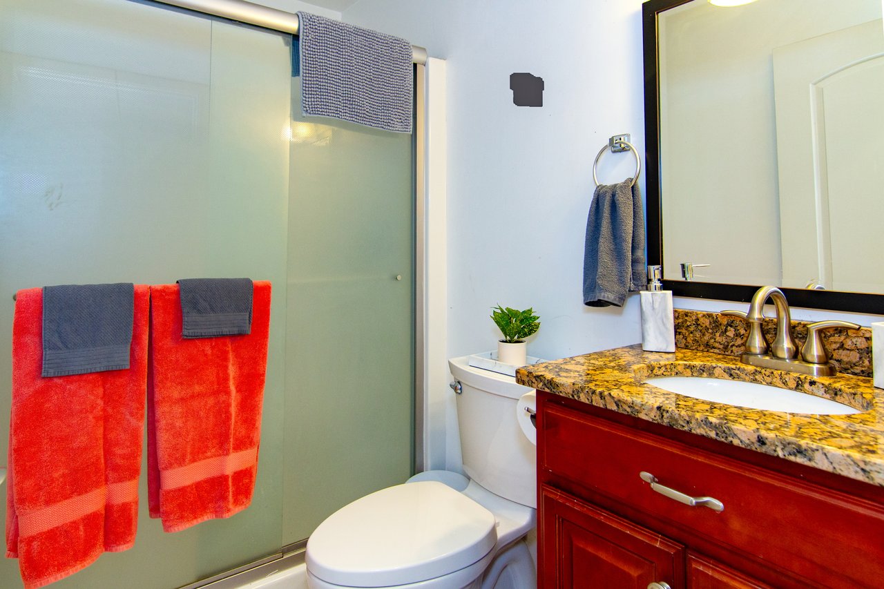 Pet Friendly, updated single family home for Ski Season