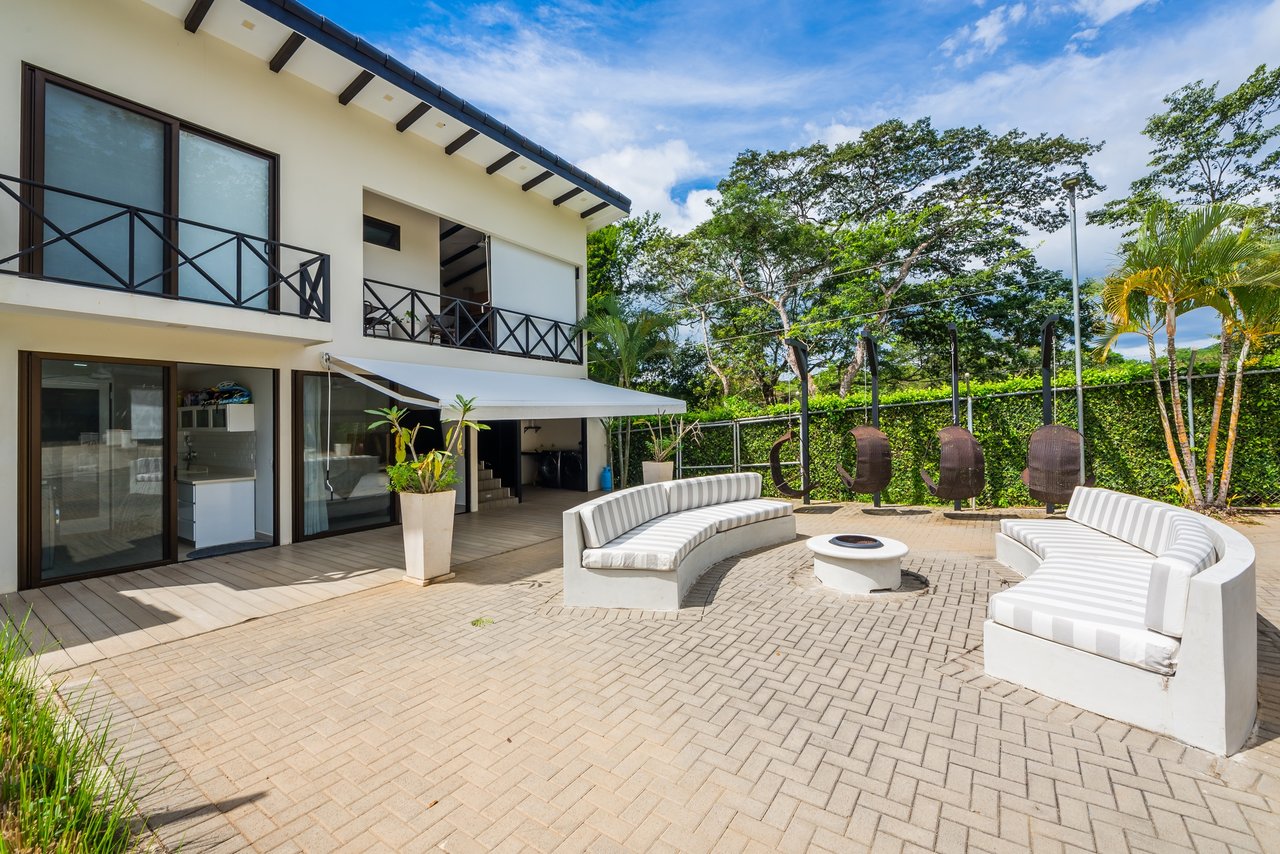 Casa Cielo | Luxurious Multifunctional Estate with Main House, Apartments, and Pool in Guanacaste!