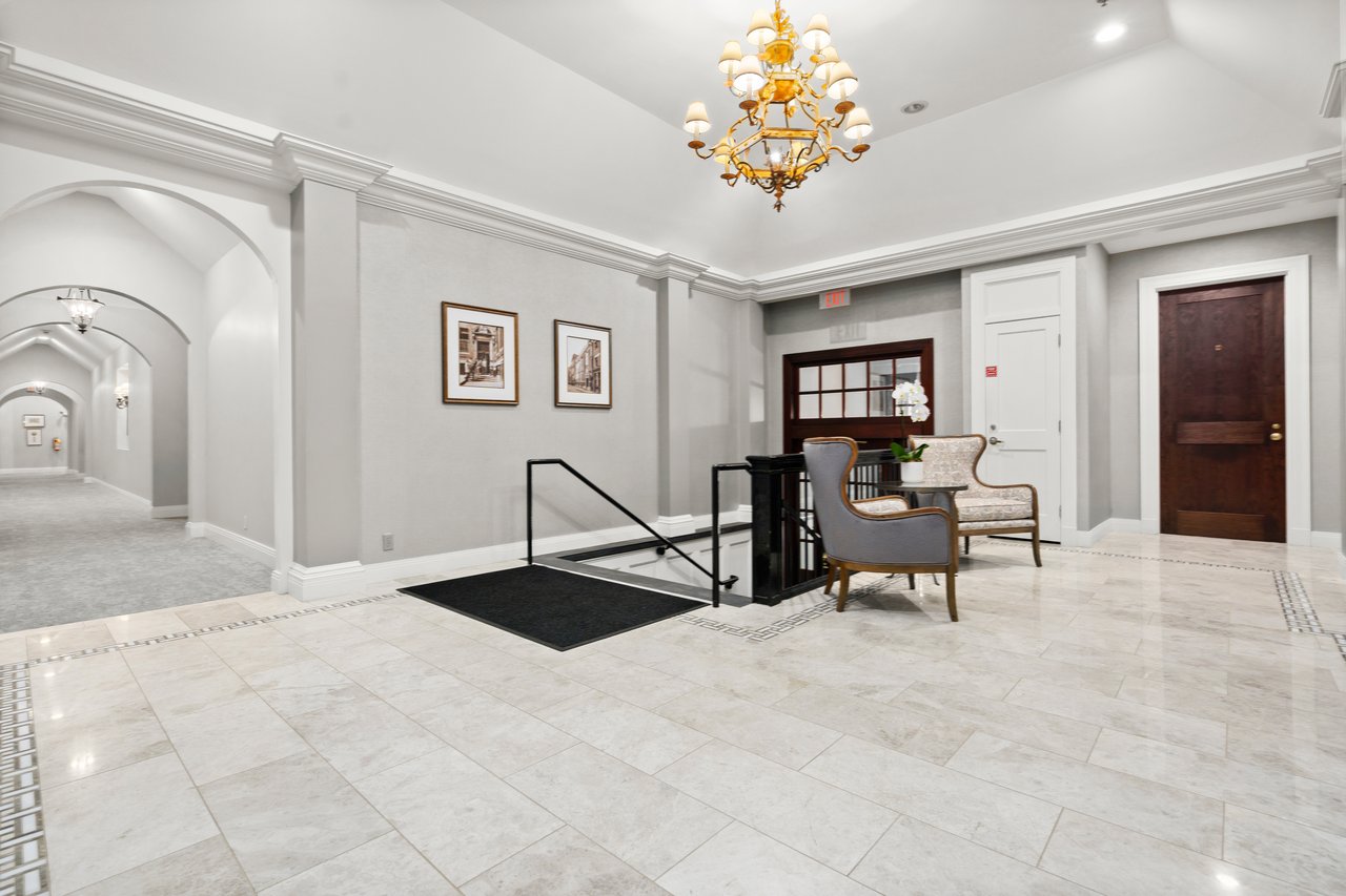 Exceptional Columbus Court Residence