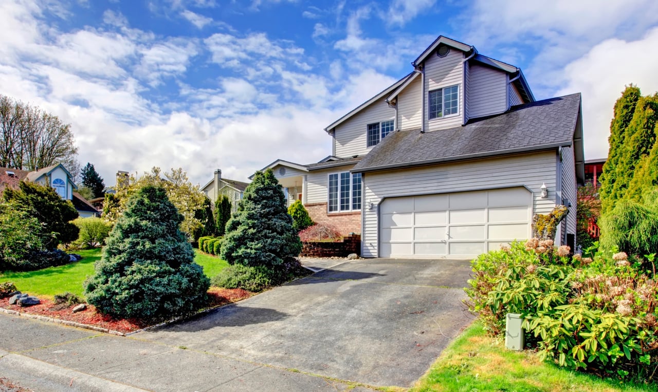 Curb Appeal Mistakes That Hurt Fall Listings