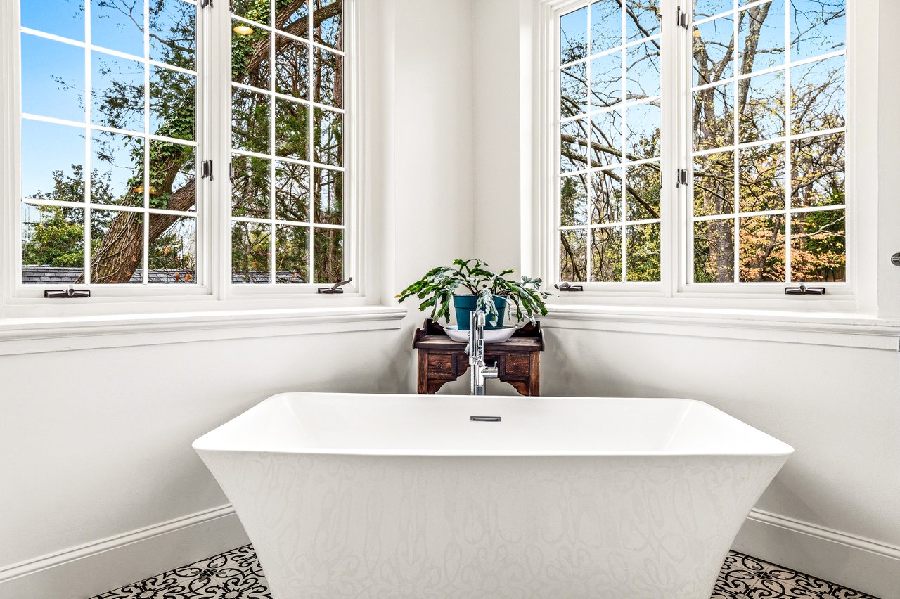 794 Springdale Road NE