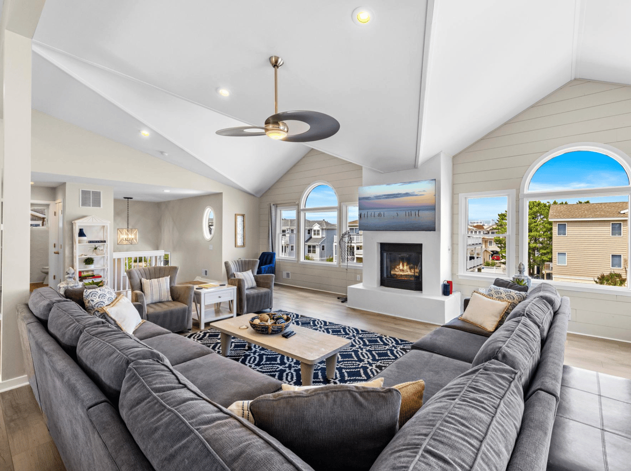 4 W Magnolia Ave 