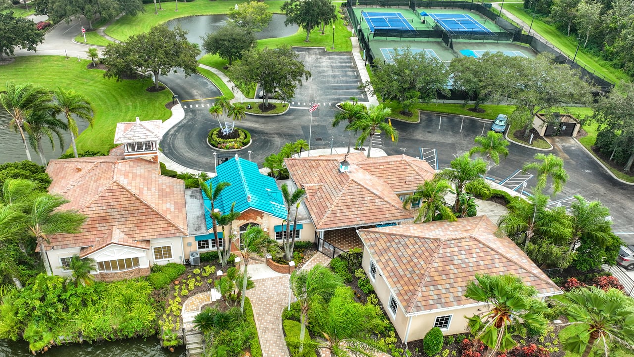 Orlando Vista Lakes 5-Bedroom 4-Bathroom Home and Lifestyle