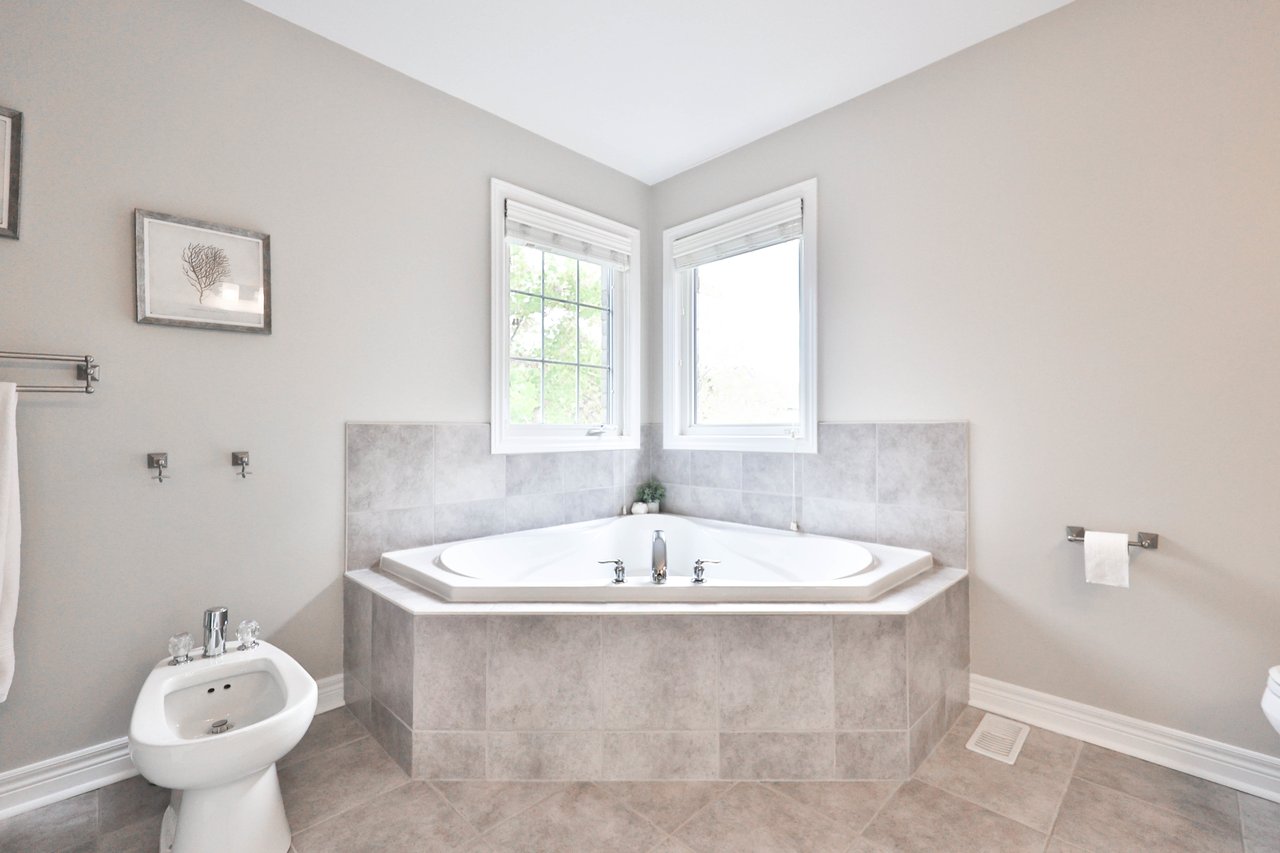 3262 Skipton Lane, Oakville