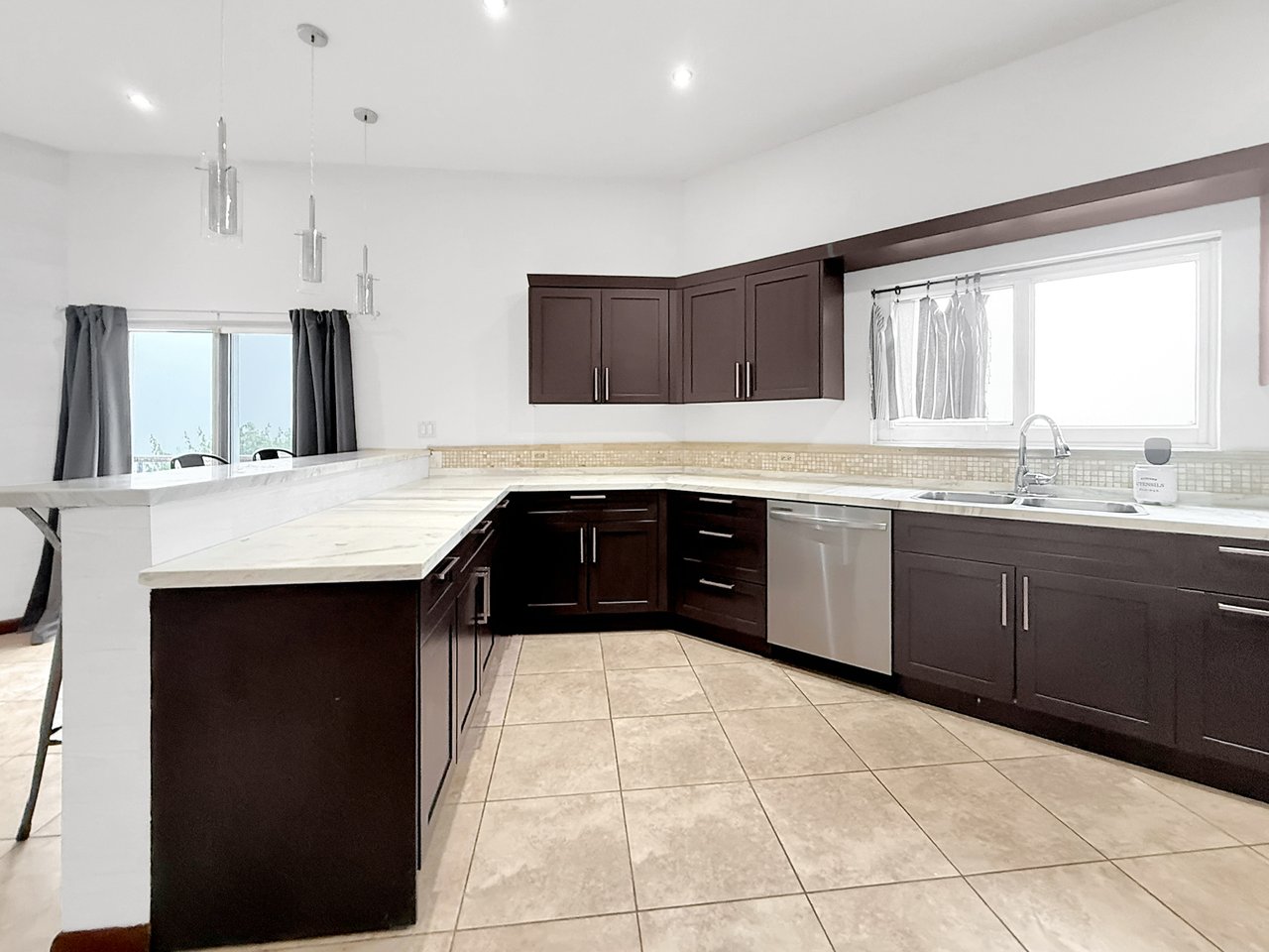 1039 Spooners Estate 3 Bedroom Apartment