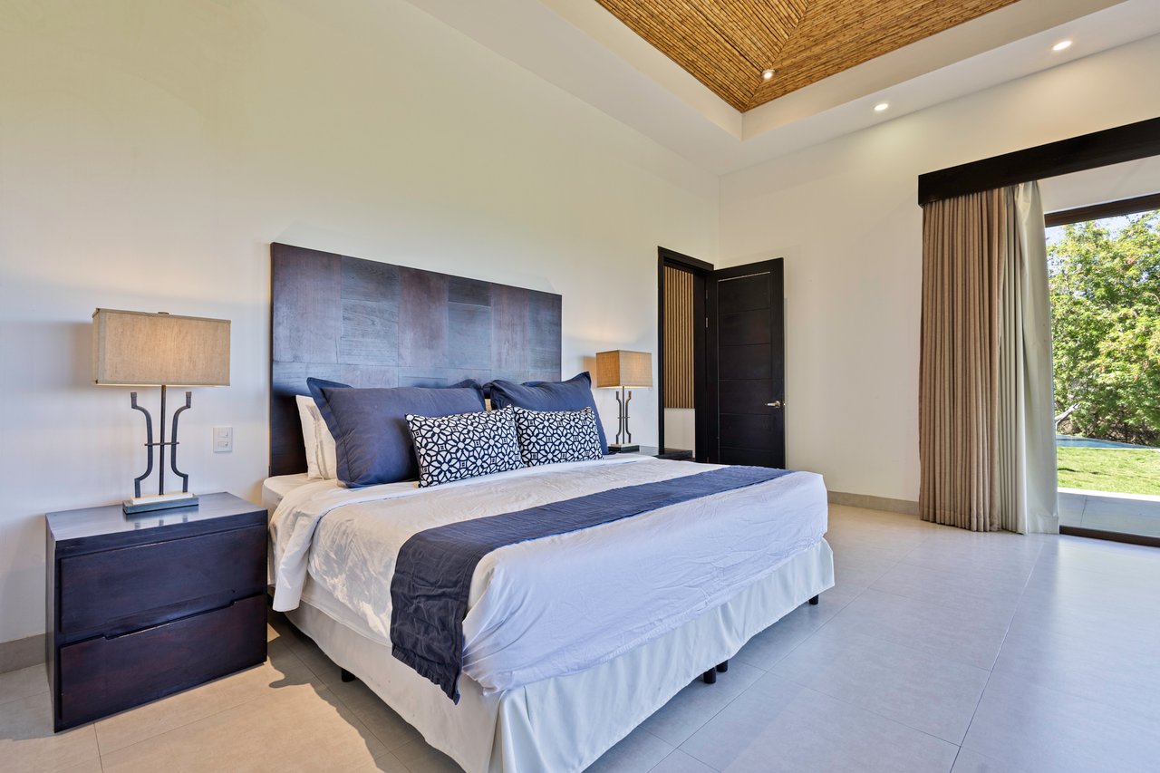 Gorgeous 5 Bedroom Home With Beach Club and Upscale Amenities
