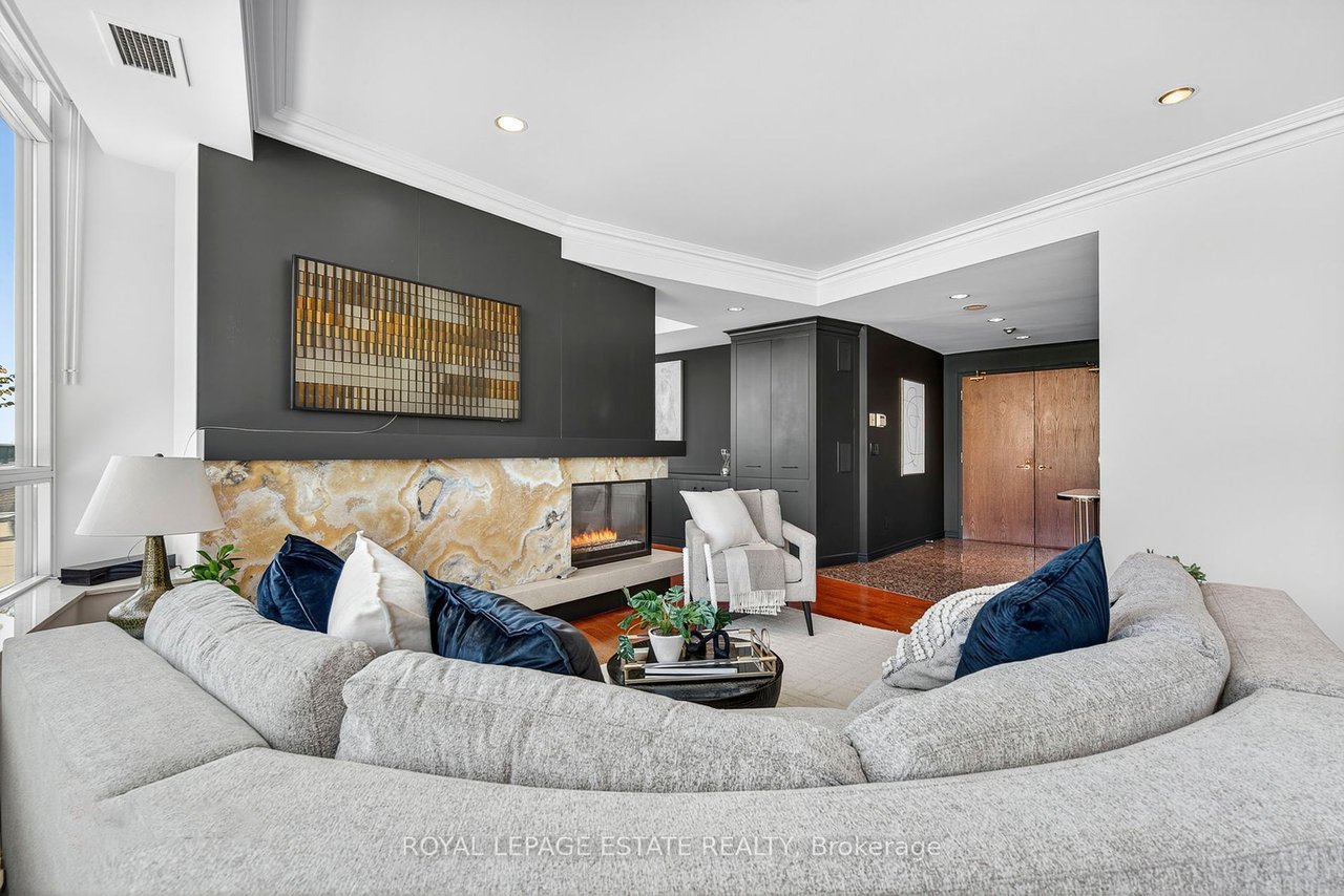 PENTHOUSE MADE FOR WATERFRONT LIVING