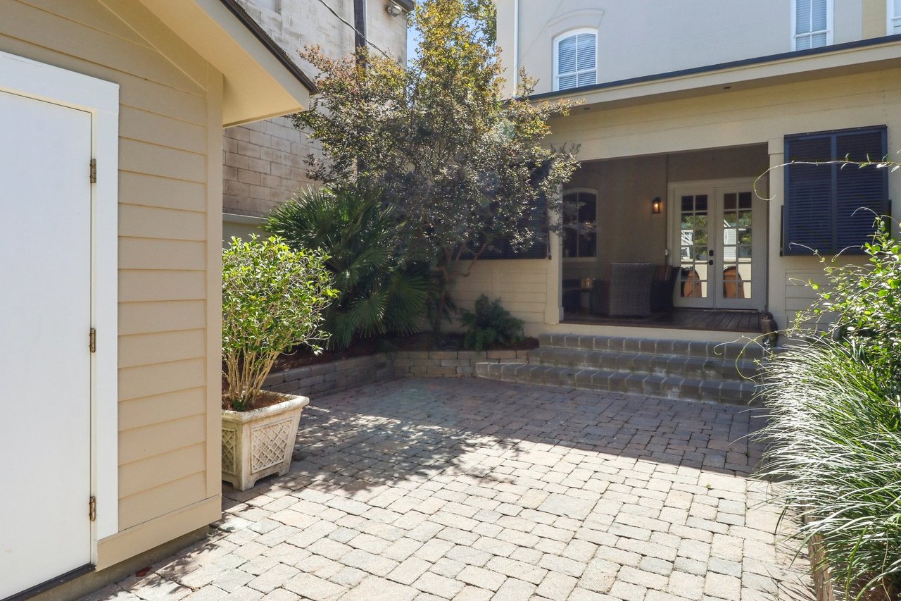 212 West Huntingdon Street