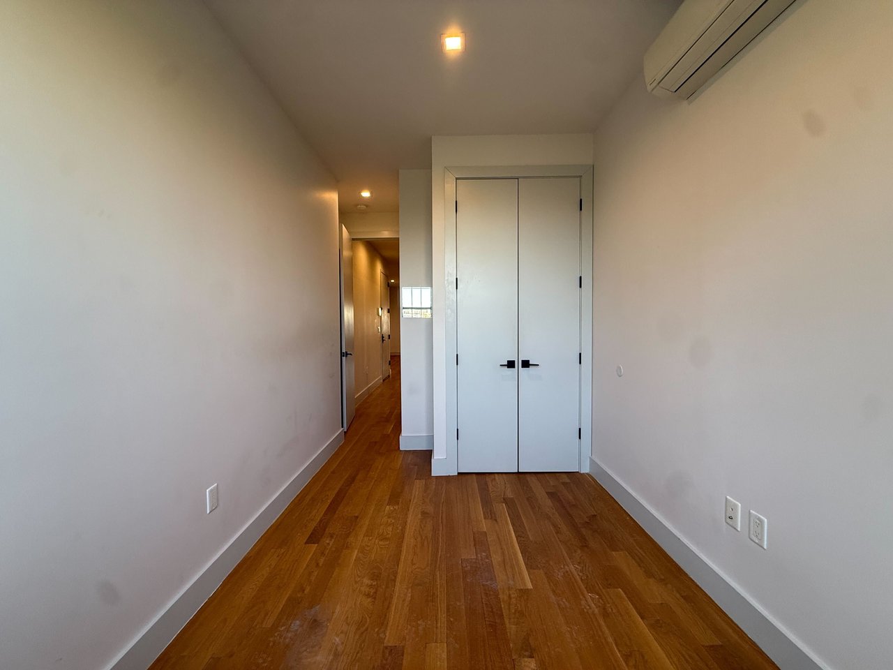 241 Scholes St 2R