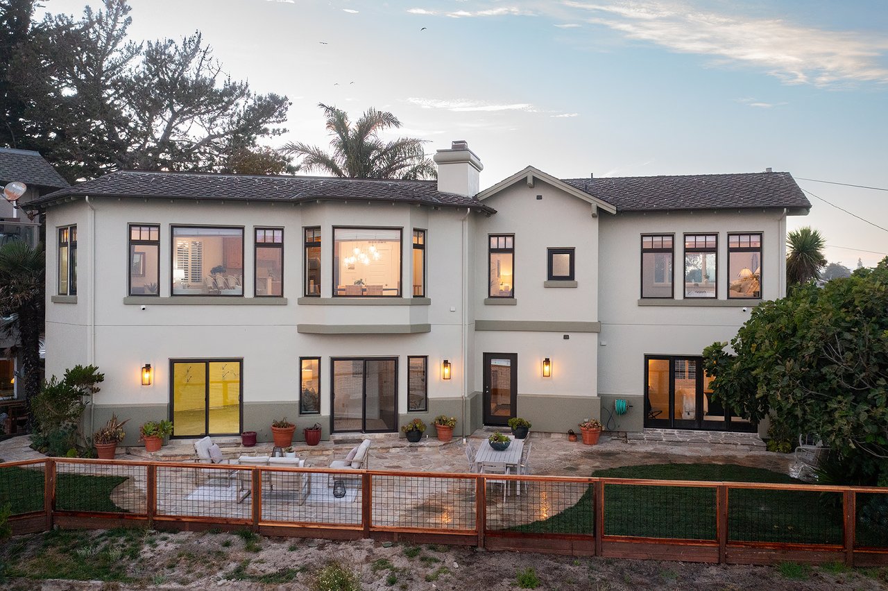 Capitola Oceanfront Retreat - 4840 Cliff Drive