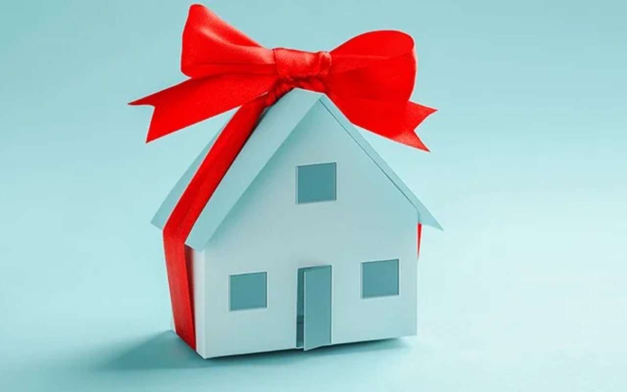 Your House Could Be the #1 Item on a Homebuyer’s Wish List During the Holidays