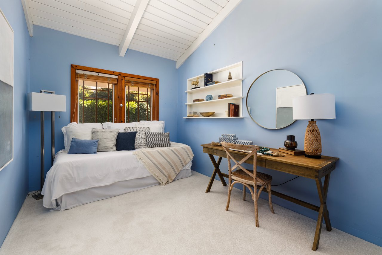 Four Bedroom Home Near Butterfly Beach
