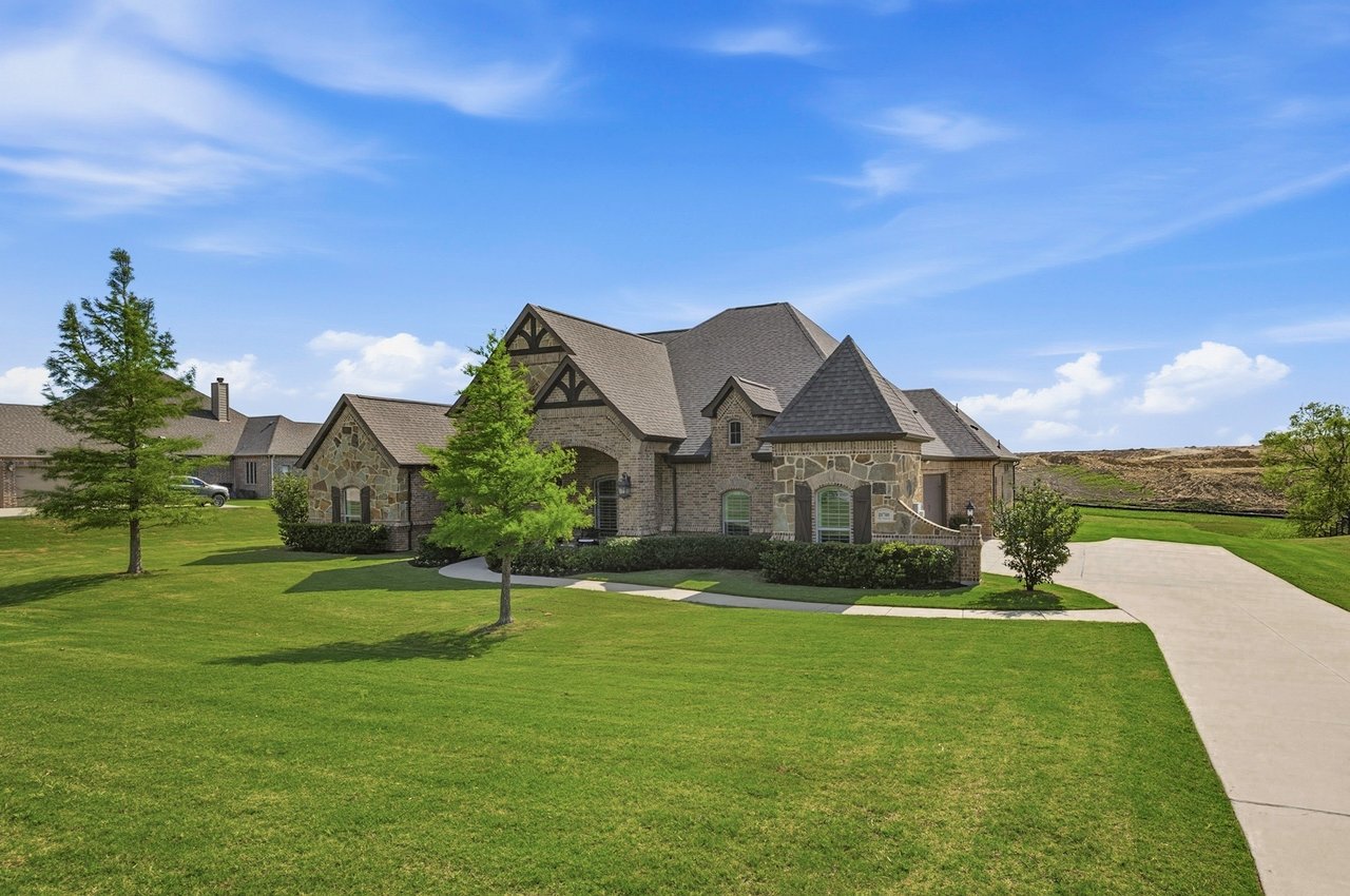 Gated Community Minutes from Eagle Mountain Lake!