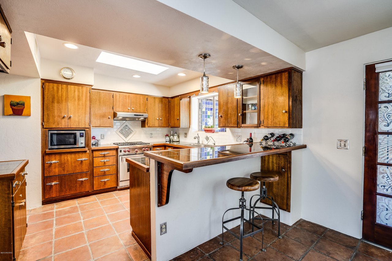 1129 W Fern Dr