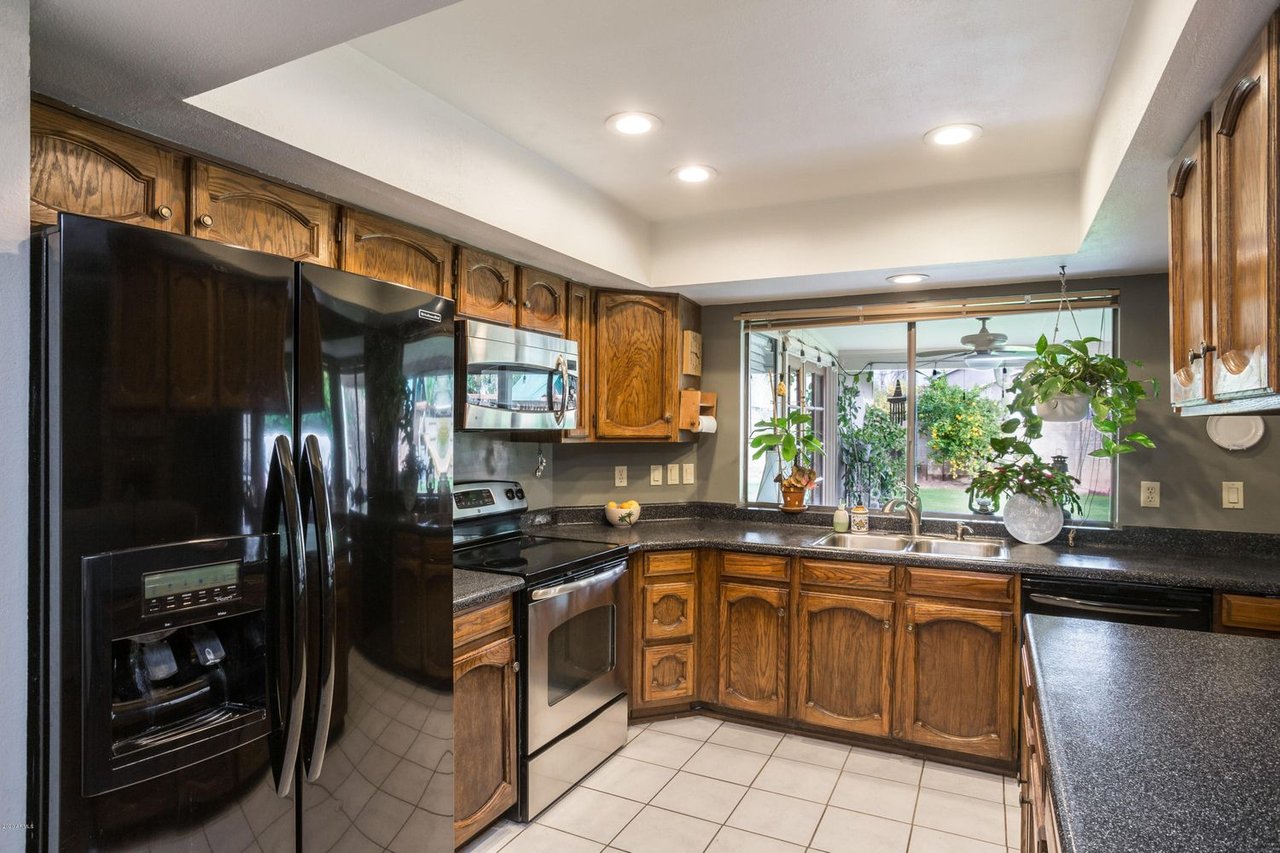 16043 N 52nd Pl