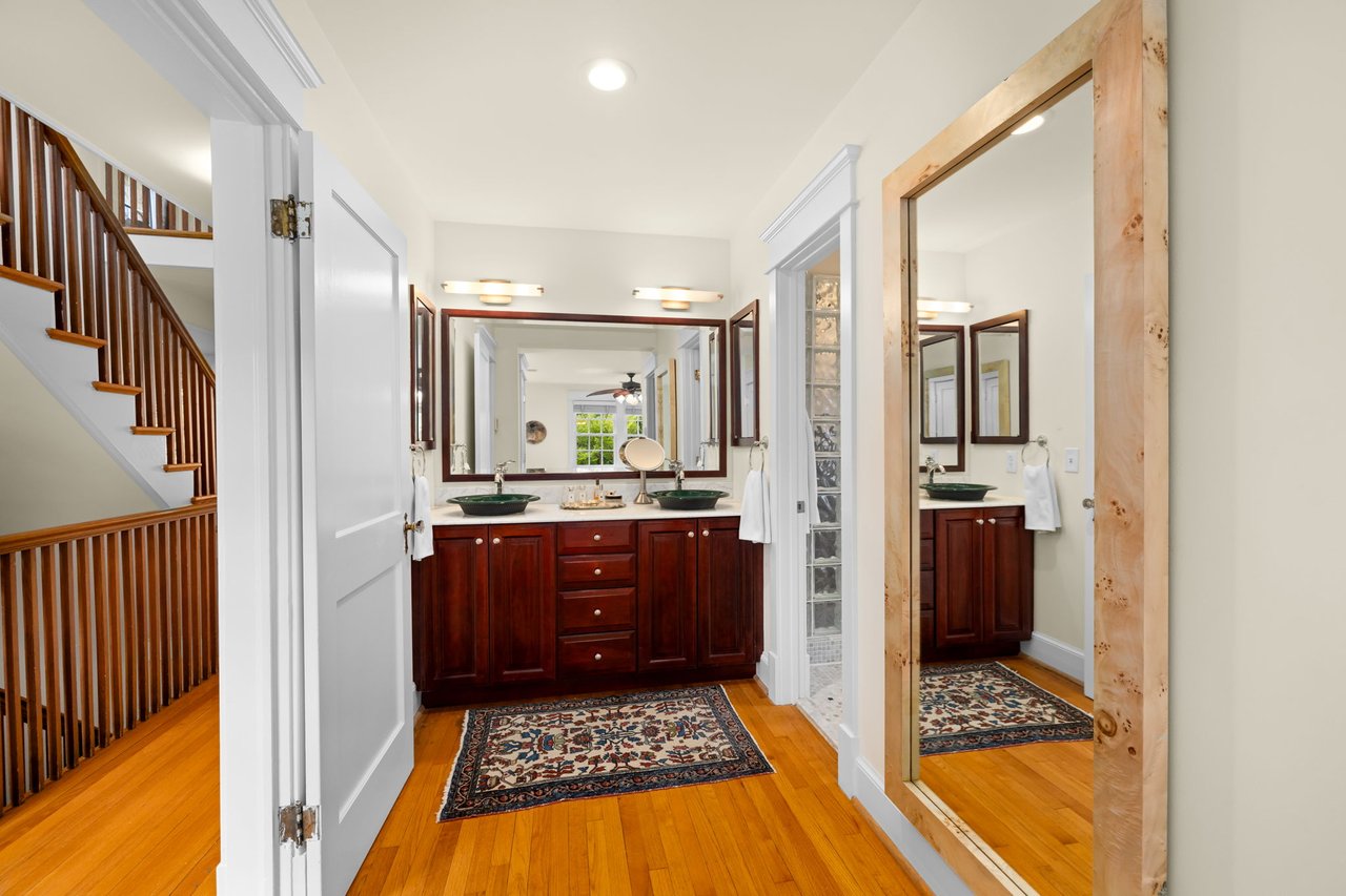 22 W OAK STREET