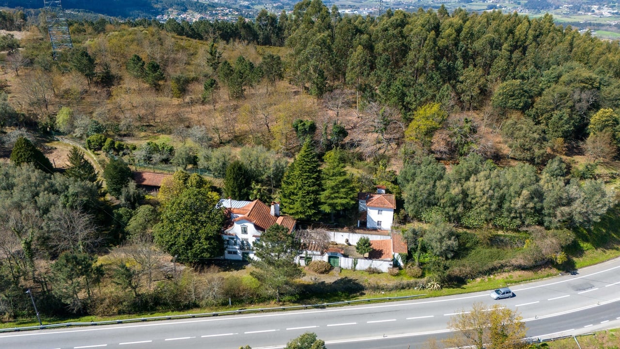 Charming Countryside Estate Near Braga – 11 Acres of Privacy, Potential & Portuguese Character