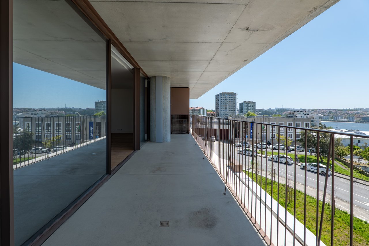 3-Bedroom Apartment with Panoramic Ocean & River Views in the iconic Foz do Douro's New Landmark - Miramar Tower 