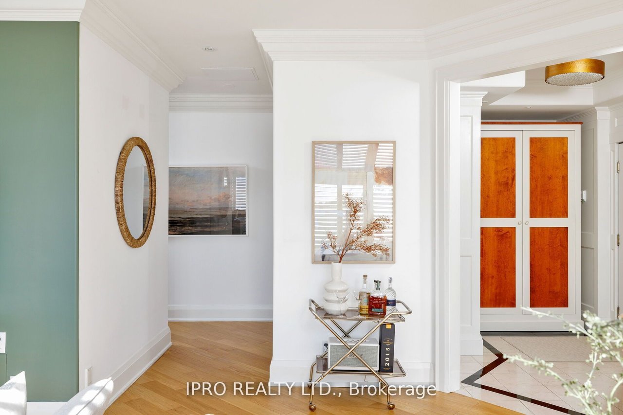 BOUTIQUE LIVING 