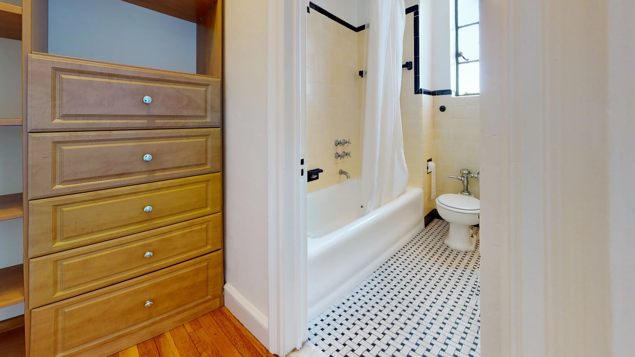 1 Christopher St, #16B