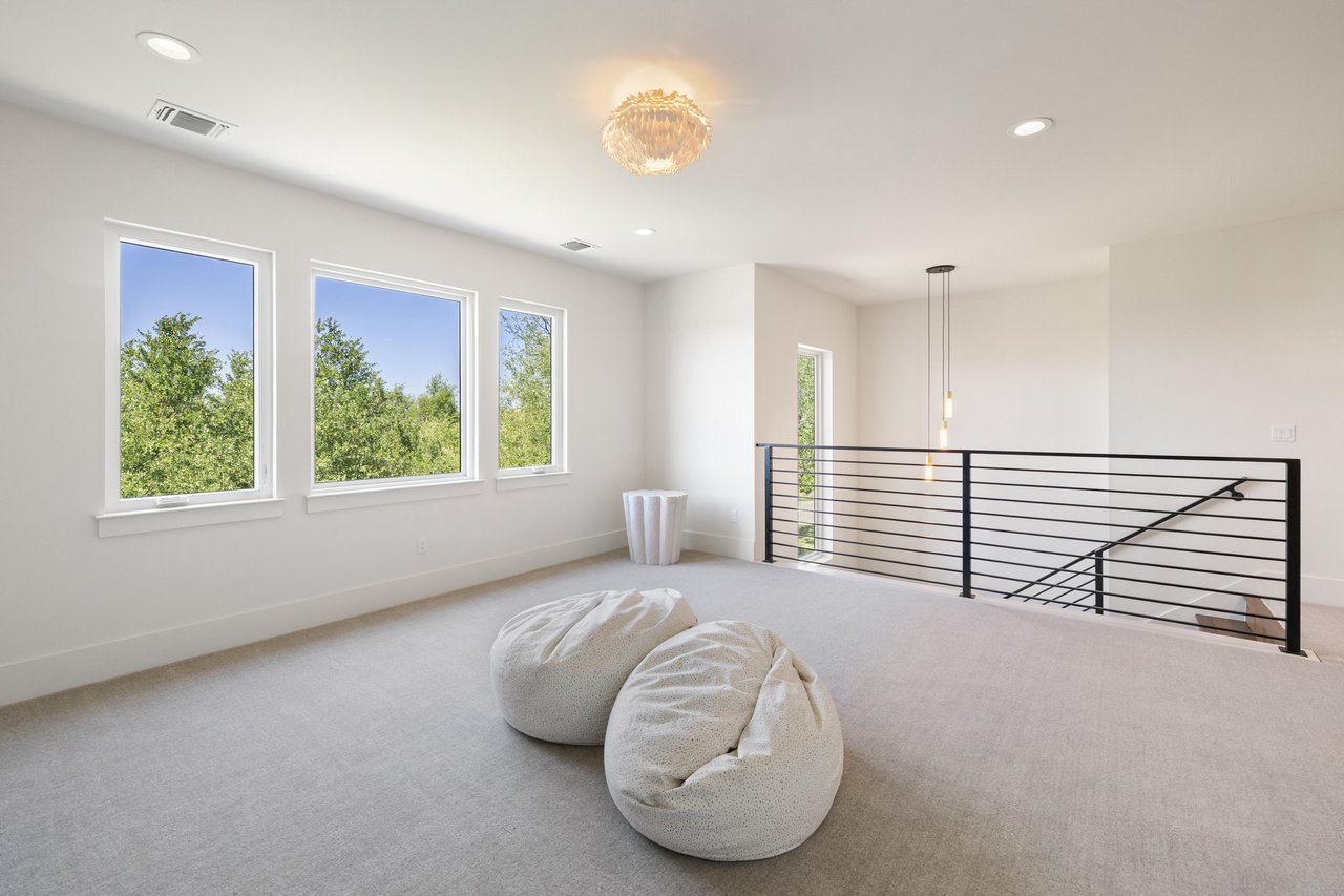 8325 Lakewood Ridge Cv