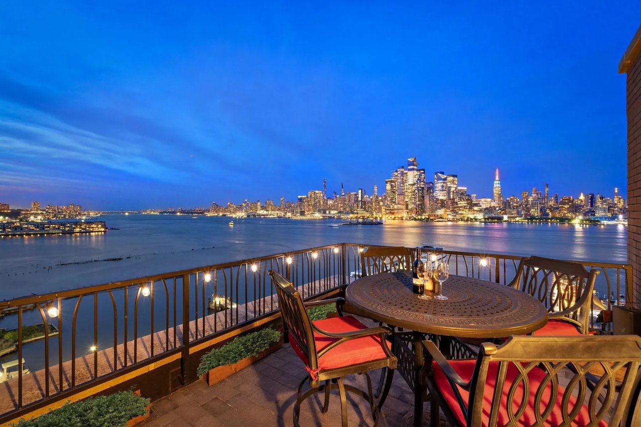 HOBOKEN WATERFRONT LIVING
