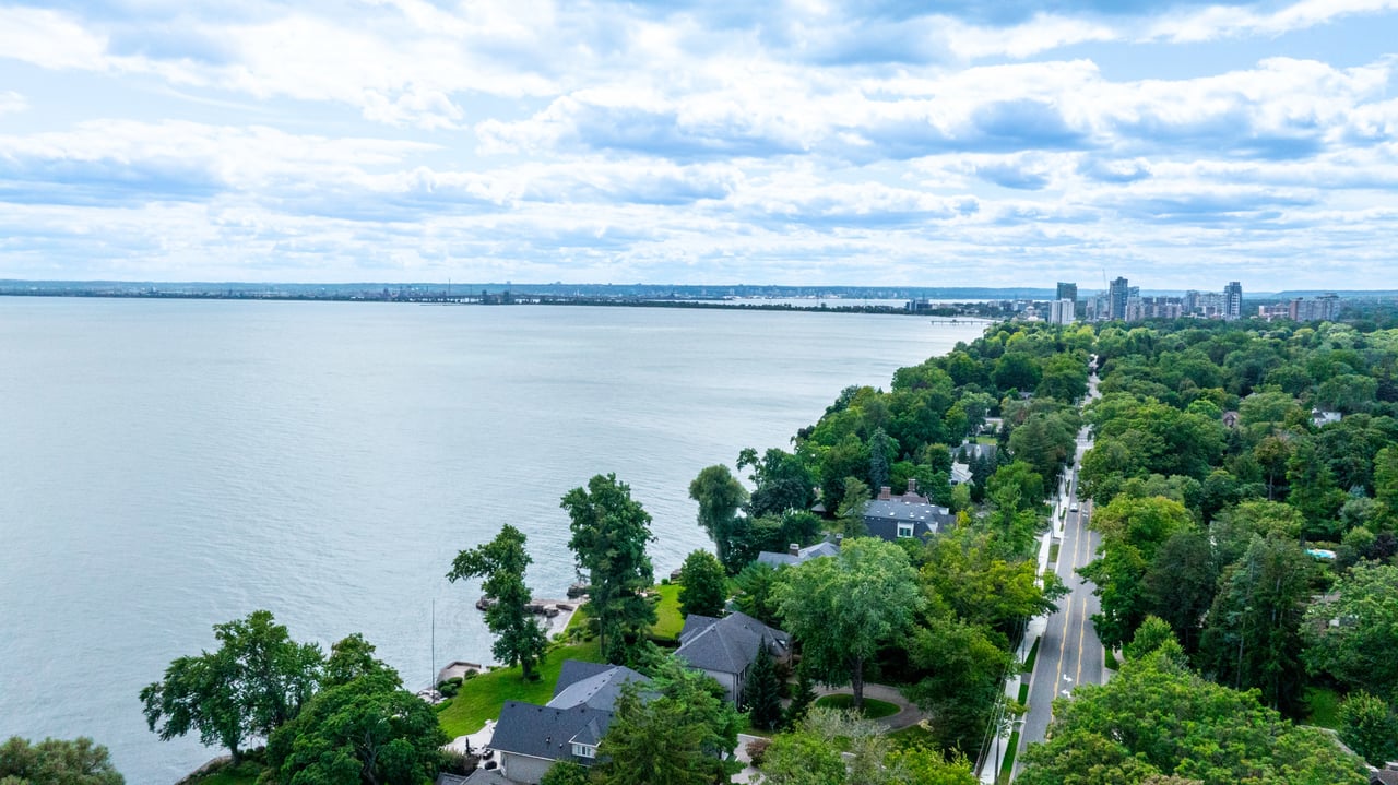 206 Rossmore Boulevard, Burlington