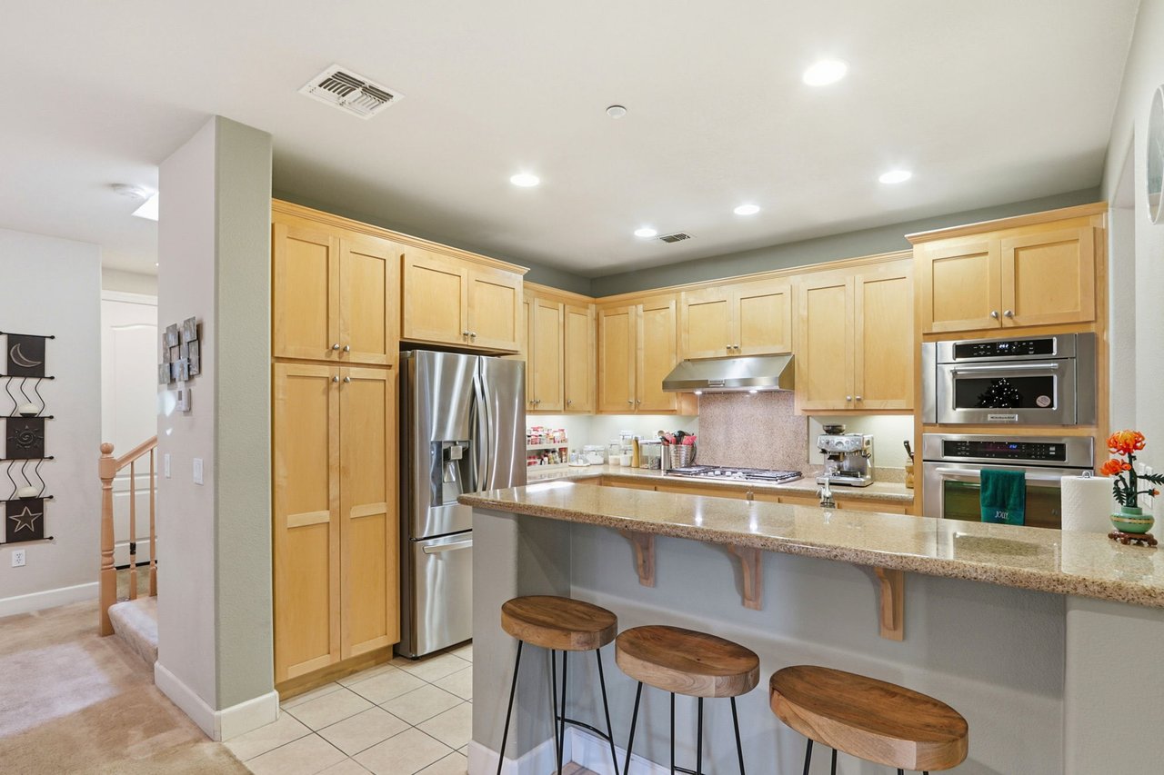 409 Spruce Ln, Palo Alto