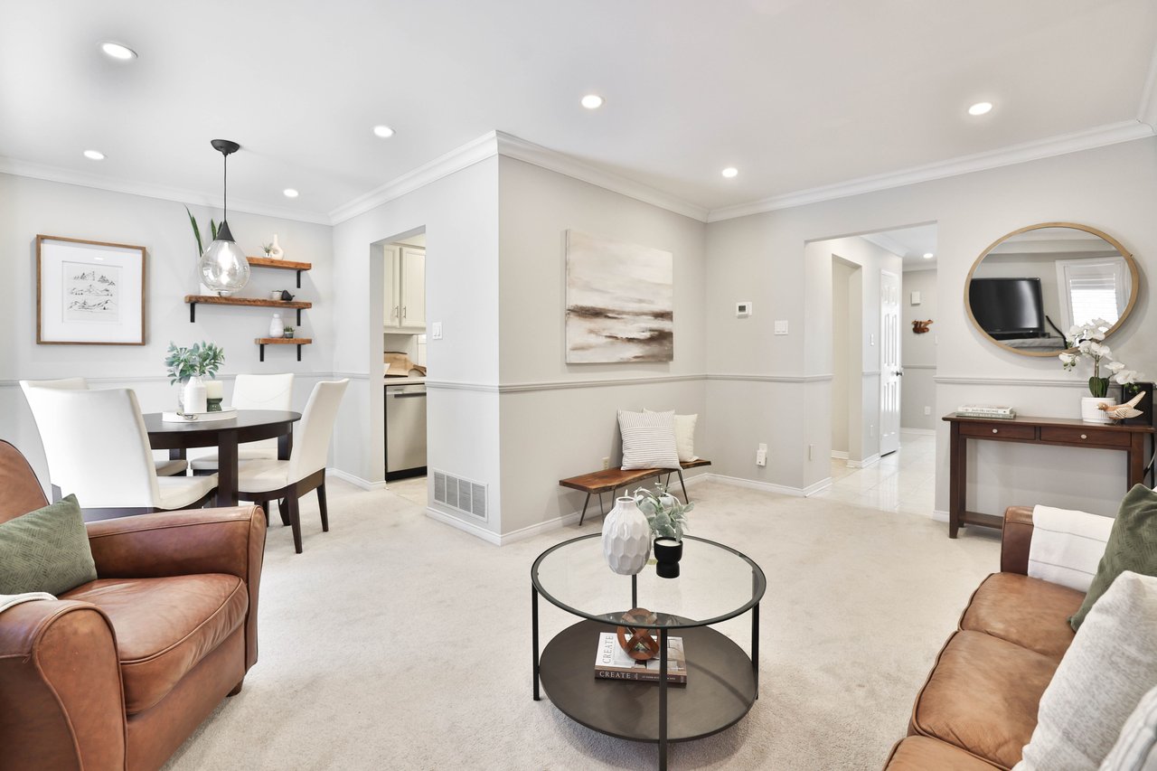 5255 Lakeshore Road 7